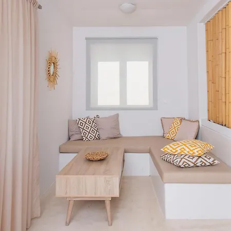 Golden Sunrise In Santorini 4* Kamári