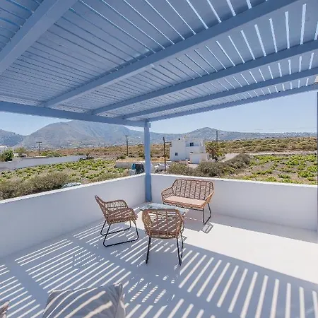 Golden Sunrise In Santorini Apart Otel