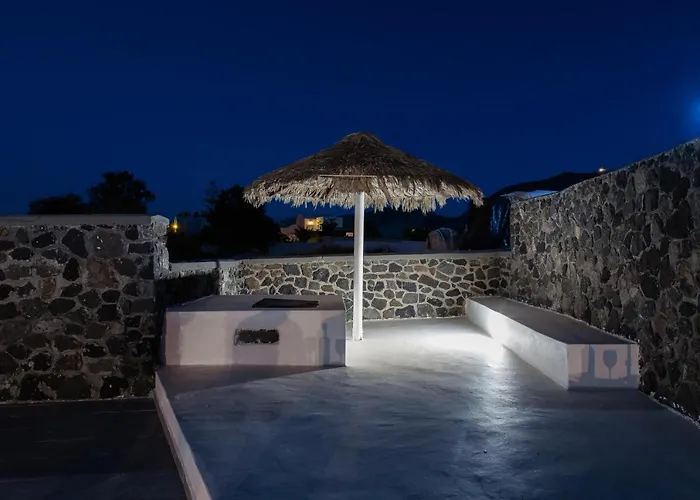 Golden Sunrise In Santorini Aparthotel