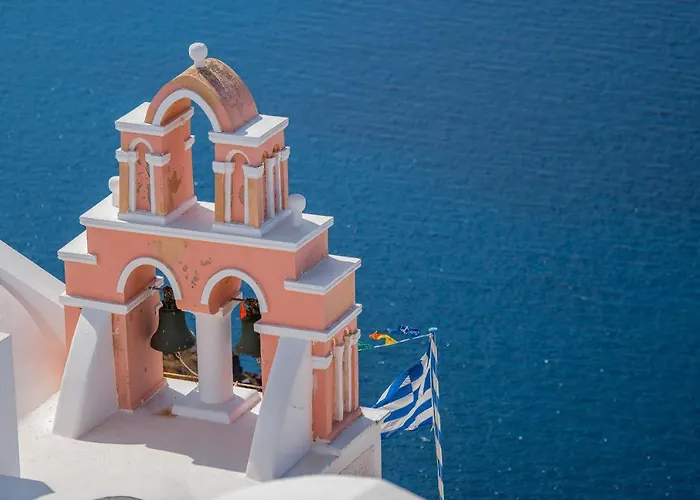 Golden Sunrise In Santorini Aparthotel