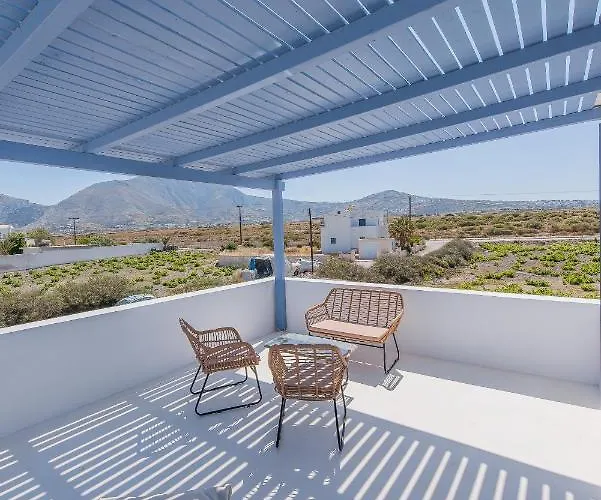 Golden Sunrise In Santorini Aparthotel