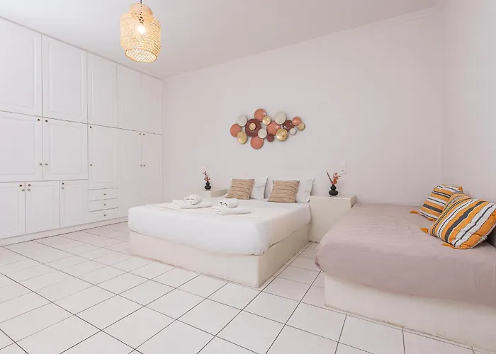 Aparthotel Golden Sunrise In Santorini 4*