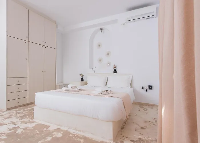 Aparthotel Golden Sunrise In Santorini 4*