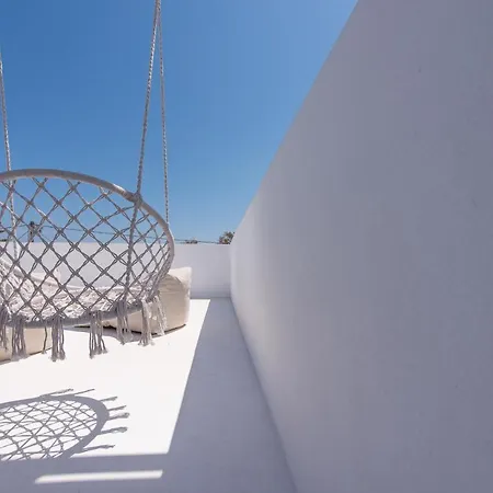 Golden Sunrise In Santorini Apart Otel