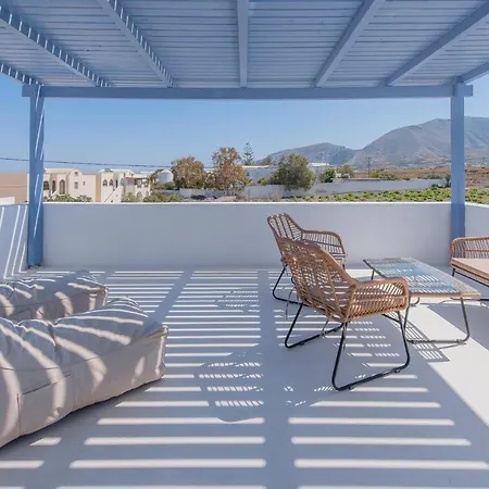 Golden Sunrise In Santorini Камари