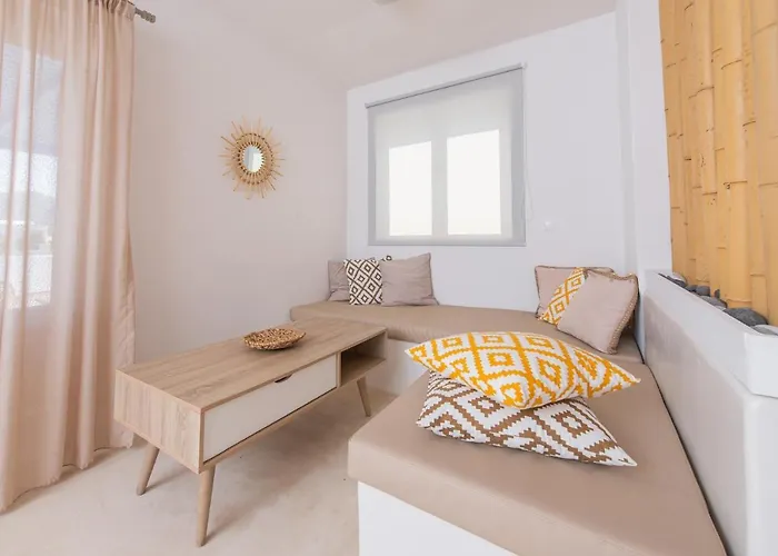 Apartahotel Golden Sunrise In Santorini 4*