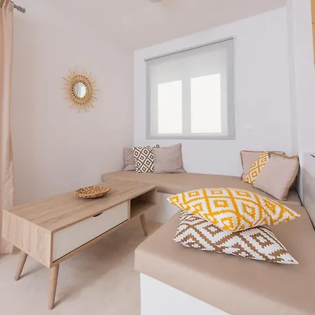 Hotel apartamentowy Golden Sunrise In Santorini 4*
